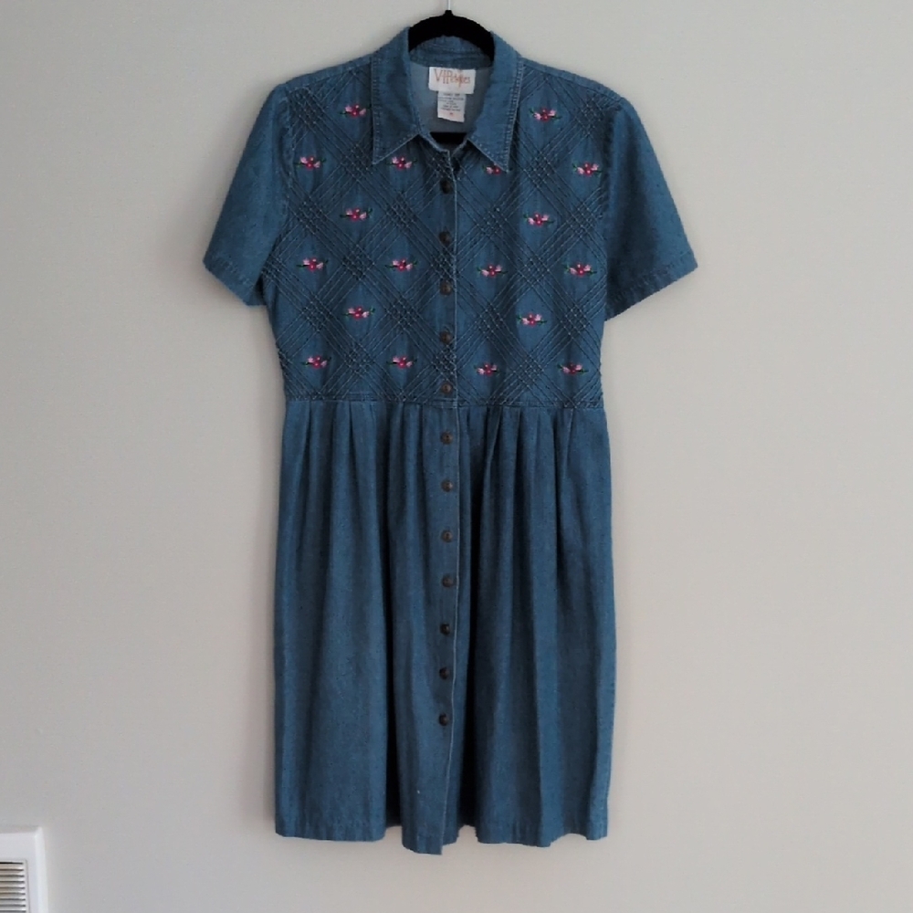 Vintage Denim Button-Up Dress with Floral Embroidery Details 10P